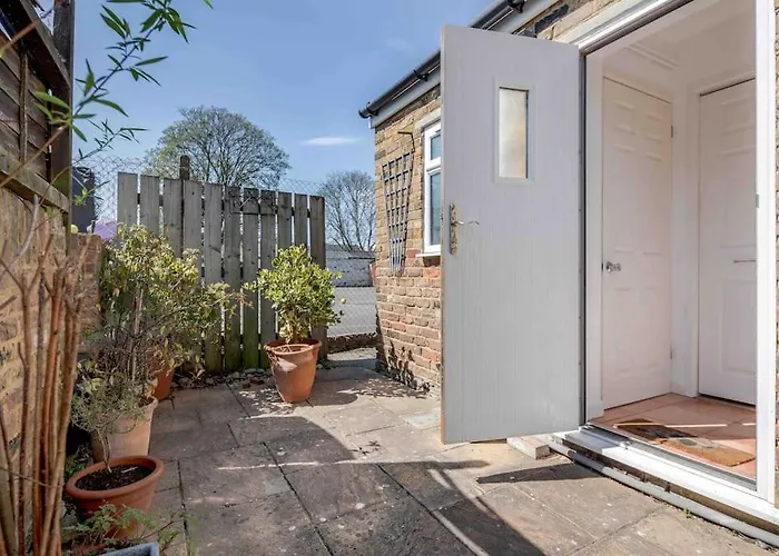 Stunning Victorian 3 Bed House Central Windsor
