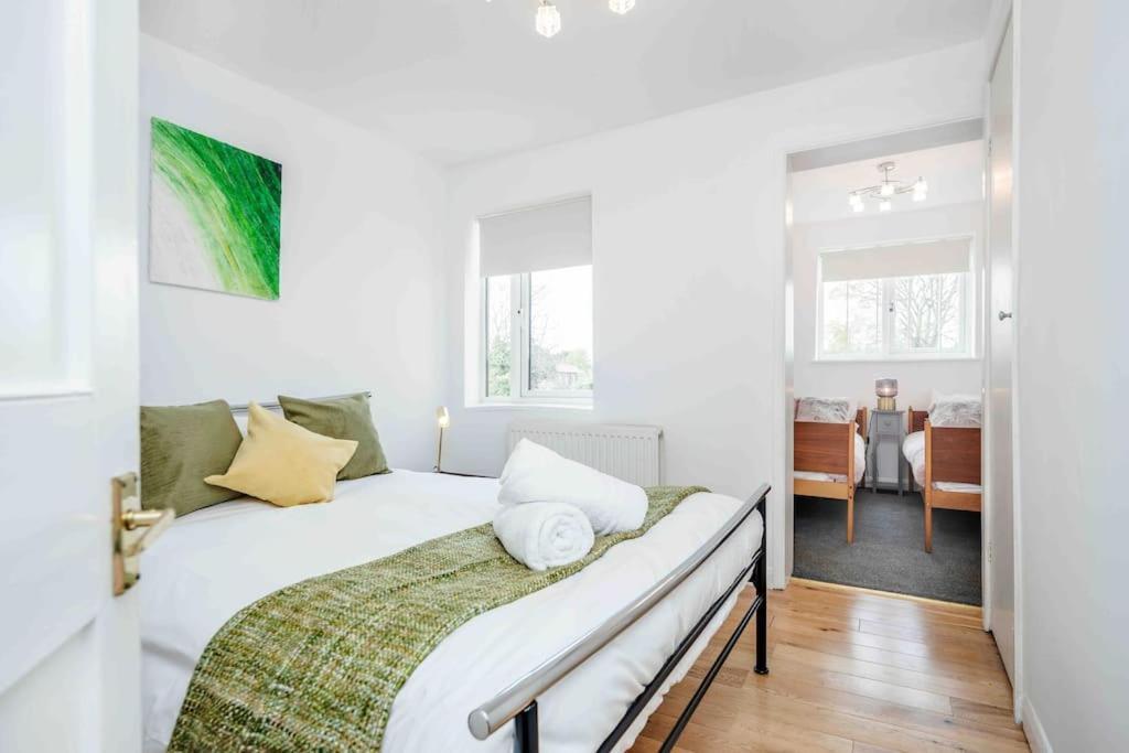 Hébergement de vacances Stunning Victorian 3 Bed House Windsor