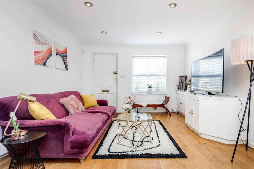 Hébergement de vacances Stunning Victorian 3 Bed House Windsor